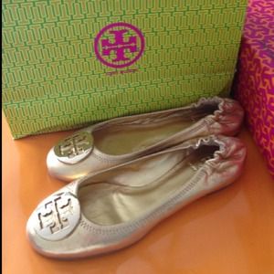 TORY BURCH REVA gold size 8 REDUCED!!!