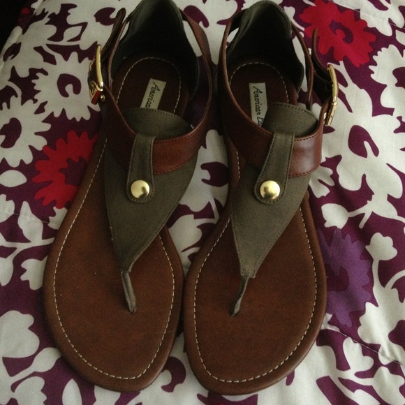 American Eagle Sandals