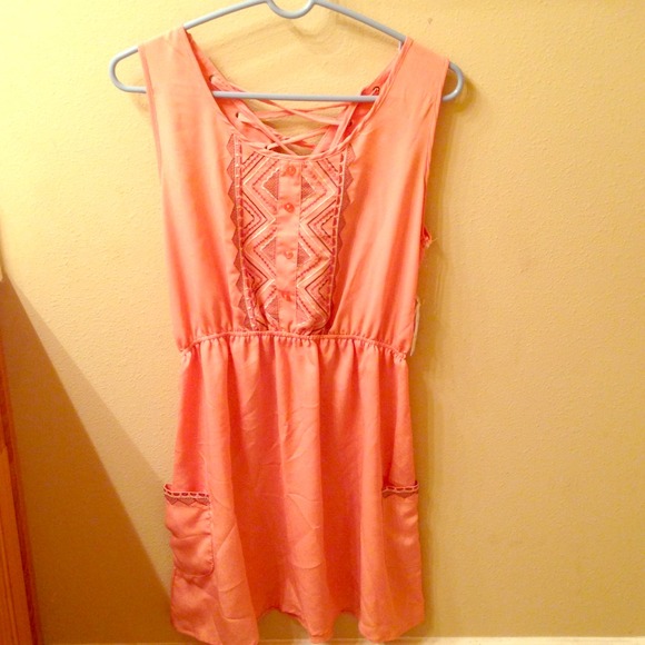❌SOLD❌Adorable peach/pink dress!