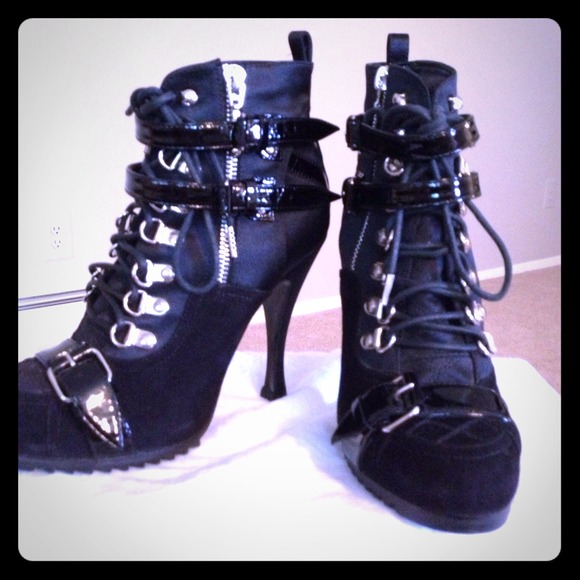 100% Authentic 2007 Balenciaga lace up Ankle boots