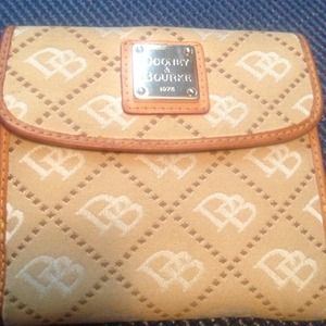 Dooney & bourke wallet