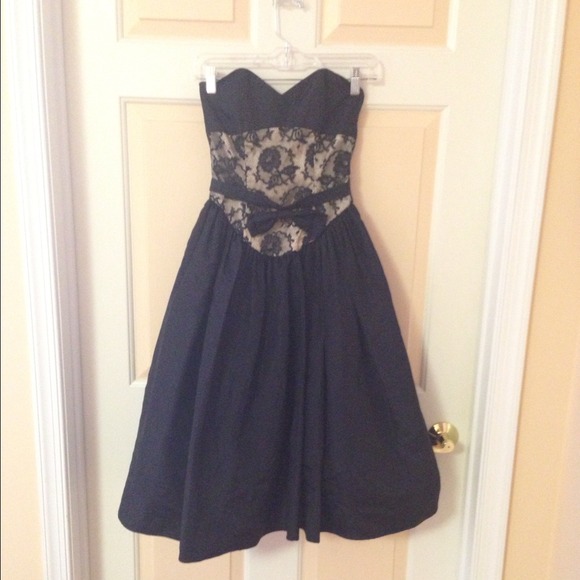 ⬇️Jessica McClintock Black/Cream Gown - Picture 2 of 4