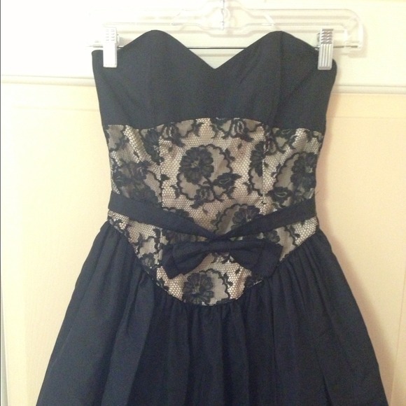 ⬇️Jessica McClintock Black/Cream Gown - Picture 3 of 4