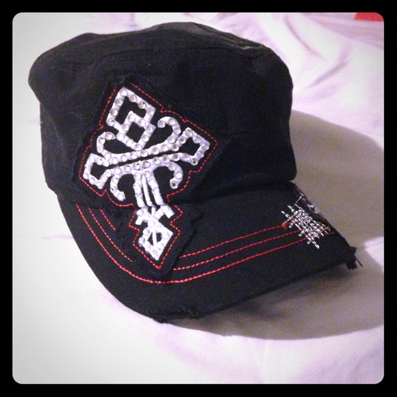 Cross cap.