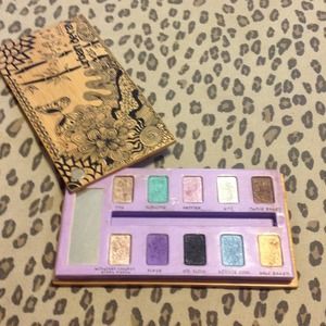 Urban Decay Sustainable shadow box