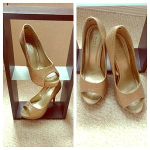 Forever 21, gold sparkle peep-toe heels. Forever 21, gold sparkle peep-toe heels.