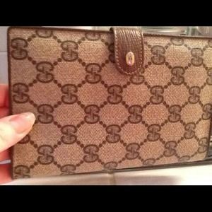 Authentic Gucci passport cover perfect condition