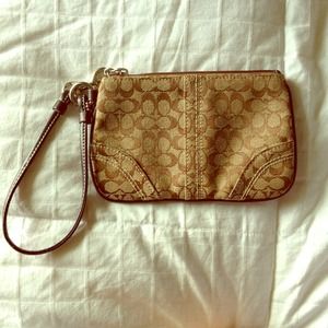 Small classic Authentic Coach wristlet