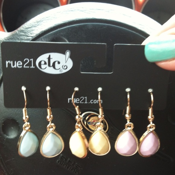 Necklace and earrings brand new. Tags - Picture 2 of 2