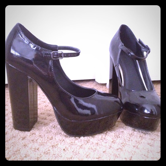 Forever 21 Black Mary Jane Platform chunky heels