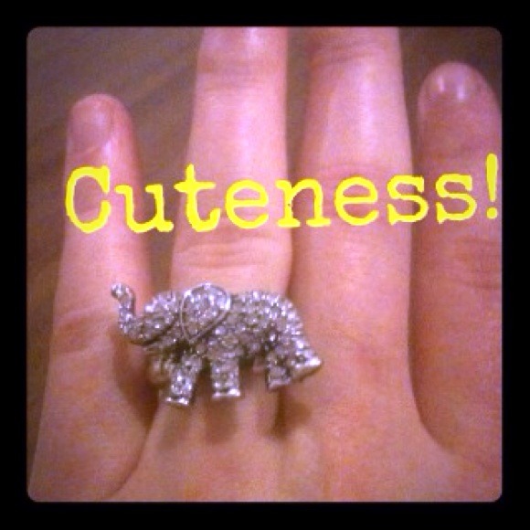🎁SOLD🎁CZ elephant ring