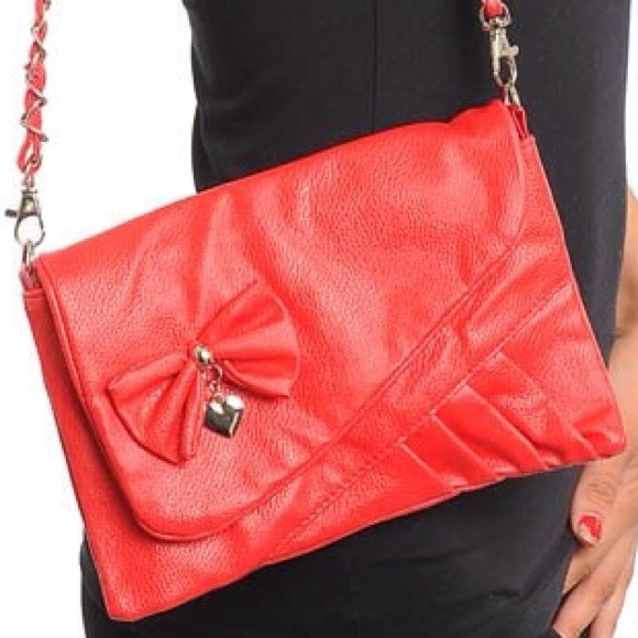 Faux Leather Handbag with bow and chain - Picture 3 of 4