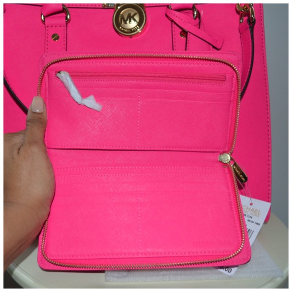 ⛔️SOLD⛔️Michael Kors Neon Pink Hamilton Tote - Picture 2 of 4