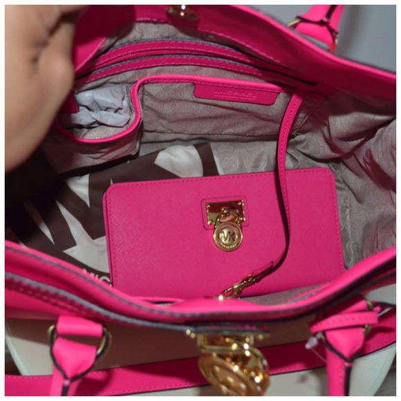 ⛔️SOLD⛔️Michael Kors Neon Pink Hamilton Tote - Picture 4 of 4