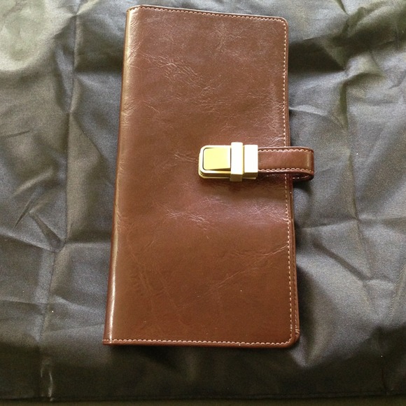 Beautiful NWOT travel wallet