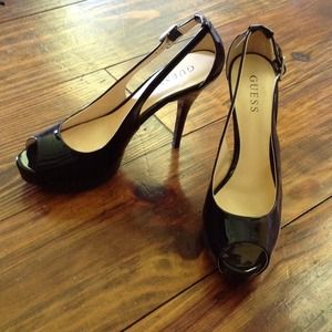 Guess pumps