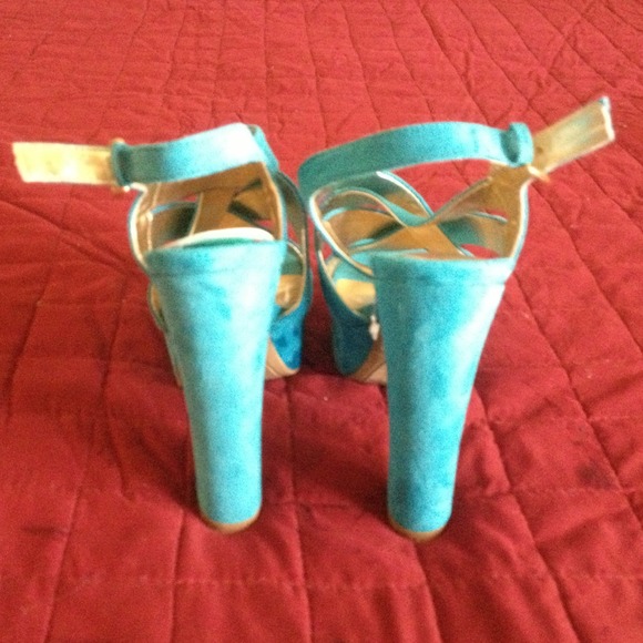 Lite blue shoes - Picture 2 of 2