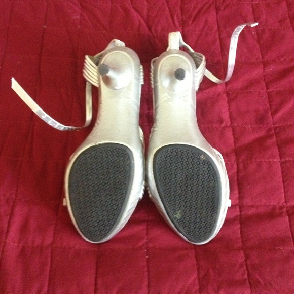 Shinny, silver shoes - Picture 2 of 3