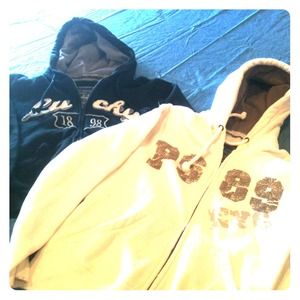 2 hoodies one black the other white