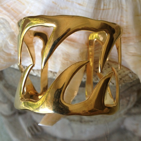 "Thorns" gold cuff