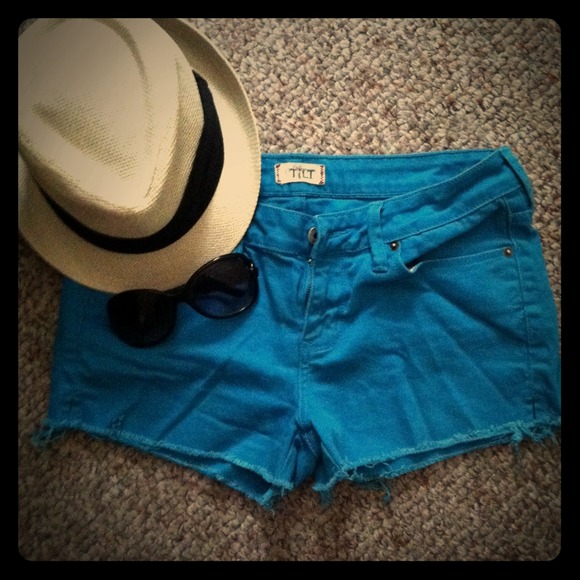 🚫Sold🚫 Reduced Teal cut off shorts!