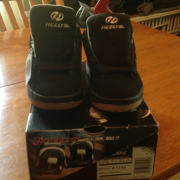 Boys heelys brand new