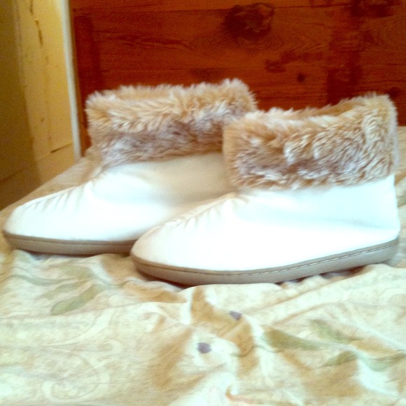 Short warm fuzzy boots