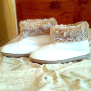 Short warm fuzzy boots