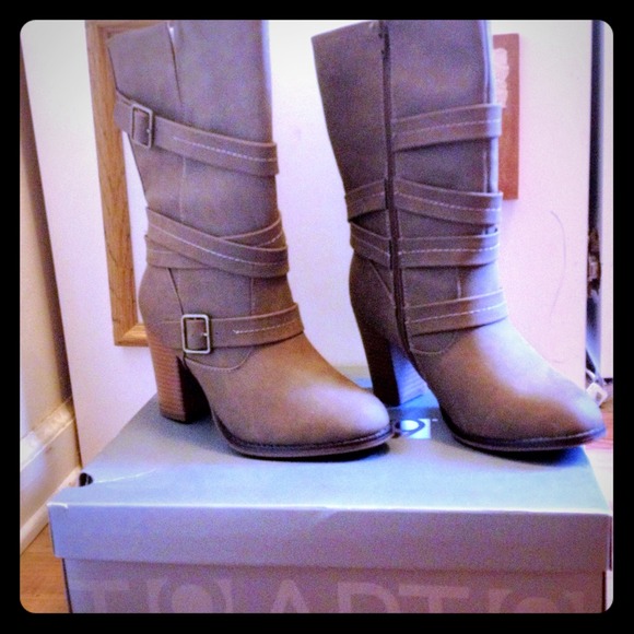 New Apt. 9 Brown Boots