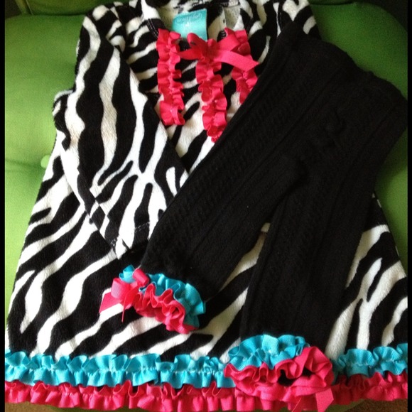 SOLD Girls two piece outfit