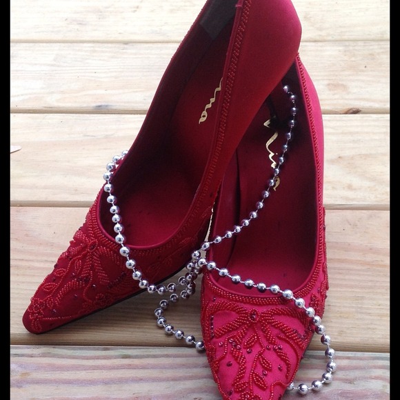 💥PRICE TO SELL💥👠BRAND NEW RED HEELS👠