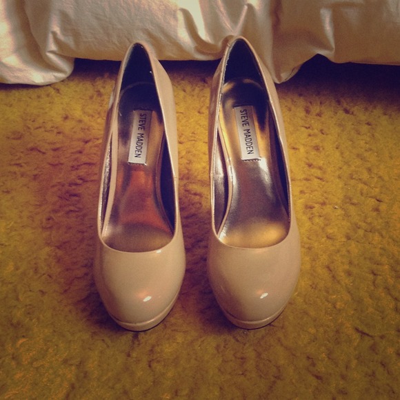 Steve Madden Analyse Nude Heel