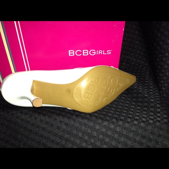 BCBGIRLS White Pointed Heels - Picture 4 of 4
