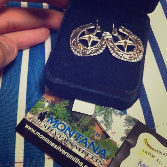 Montana Silversmith Horseshoe Earrings NEW