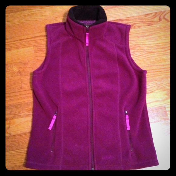 Plum colored Cabelas fleece zip up vest.