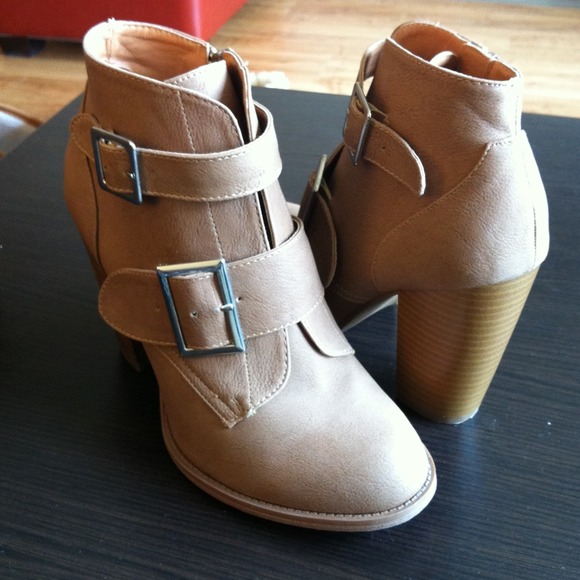 [sold in bundle] Best walking ankle boots - Picture 3 of 3