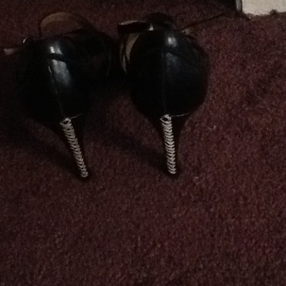 Leather black crisscross strap heels - Picture 2 of 3