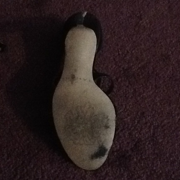 Leather black crisscross strap heels - Picture 3 of 3