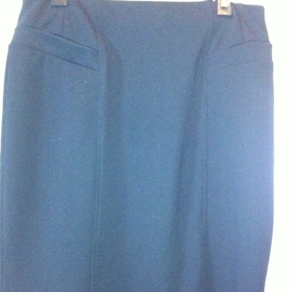 NWT Aderienne Vittadini black pencil skirt.