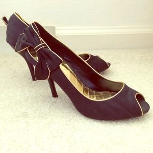 Bow Tied, Gold Lined, Peep-Toe Pumps