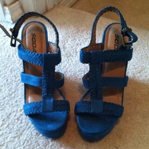 Blue wedges .