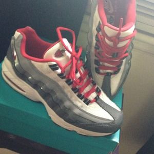 Brandnew AirMax's very popular