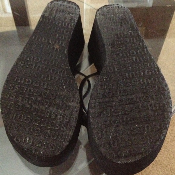 🚫SOLD in Bundle🚫Guess black wedge bow sandal - Picture 3 of 4