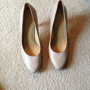 Nine West light natural leather