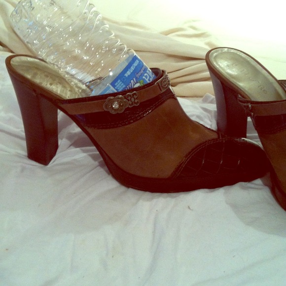 Genuine Leather upper boot styled Clogs