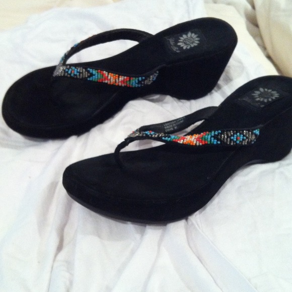 Beautiful beadwork! Small wedge heel thong sandals