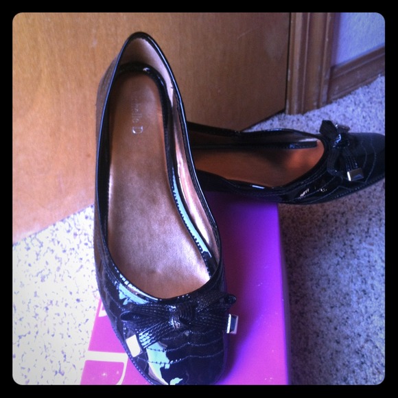 Gently used cute black patent flats