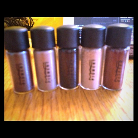 MAC pigment eye shadow.