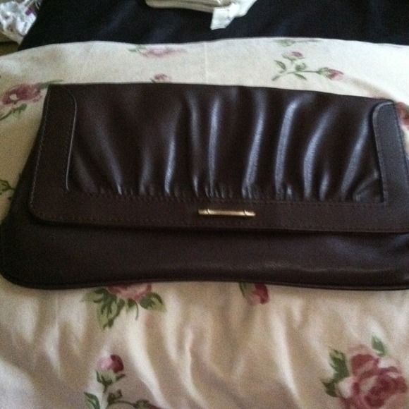 Brown clutch purse. - Picture 1 of 4