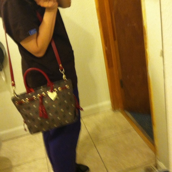 *SOLD* Authentic adorable Dooney & Bourke handbag. - Picture 4 of 4